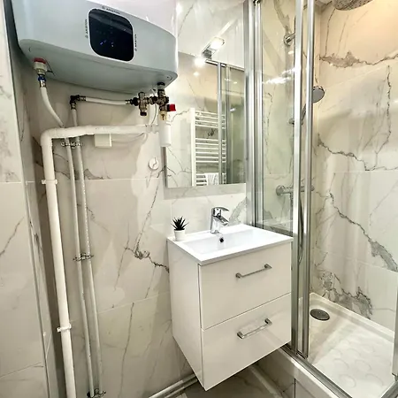 366 New Ventura - Tiny Center Apartment Paris